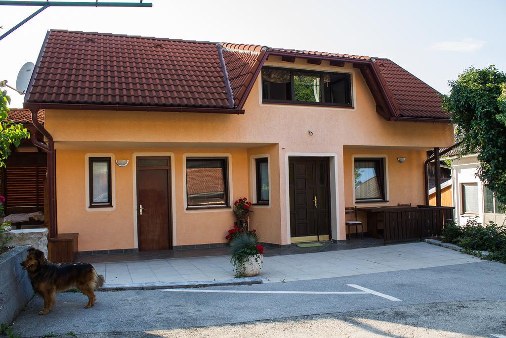 Apartments And Rooms Stefanac Slunj Rum bild